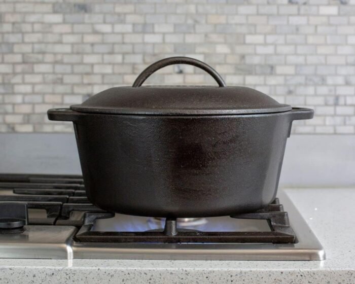 Lodge Cast Iron Dutch Oven ( 5.7 L) - Image 6