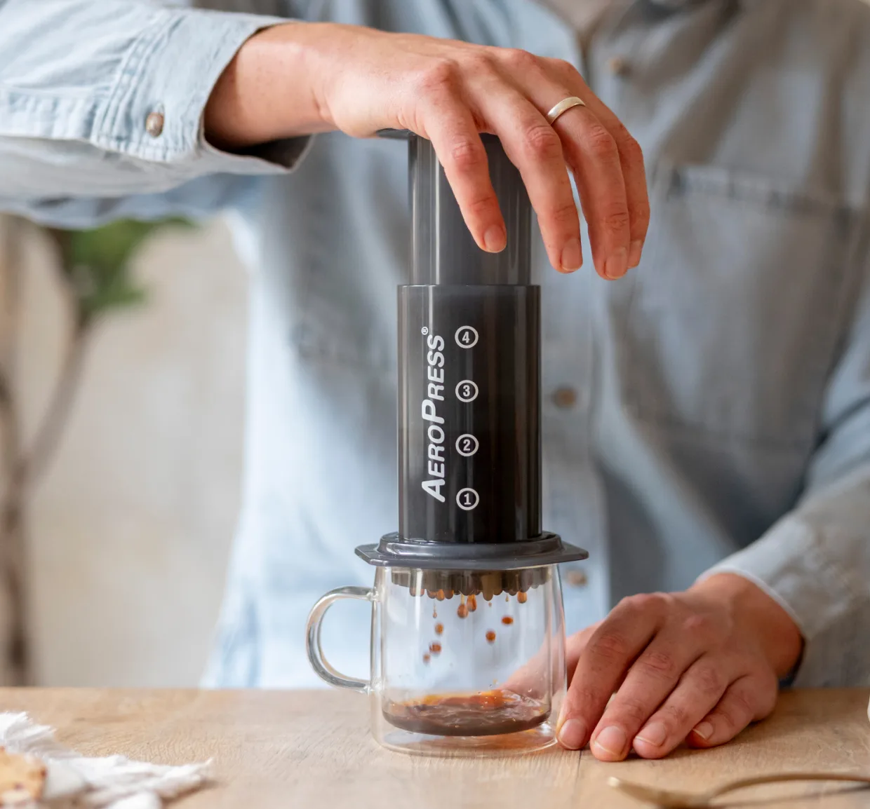 pdp002_1240x1154_aeropress_lifestyle AeroPress Coffee Maker - Image 4